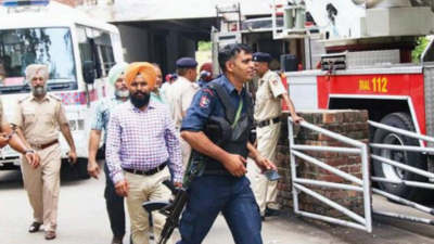 Cops Conduct Bomb Threat Drill At Sec 9 Headquarters | Chandigarh News ...