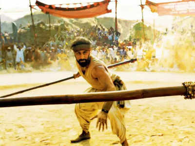 Ranbir Kapoor pulls off Kalaripayattu inspired fight sequence in 'Shamshera'