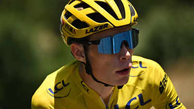Tour de France leader Vingegaard loses key ally Roglic