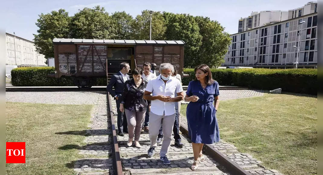Holocaust survivors mark 80 years since mass Paris roundup – Times of India