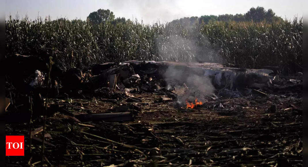 Crew members killed in Ukraine cargo plane crash in northern Greece – Times of India