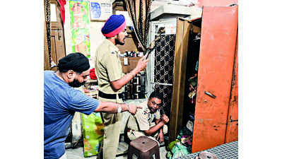 Trader loses ₹7.5L cash, jewellery in burglary