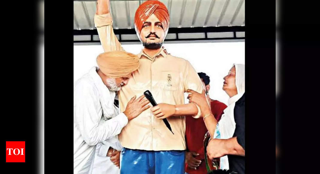 Sidhu Moose Wala’s father gets emotional on seeing his life-size statue; he says it’s unfortunate to see him in stone at the age of 28 – Times of India