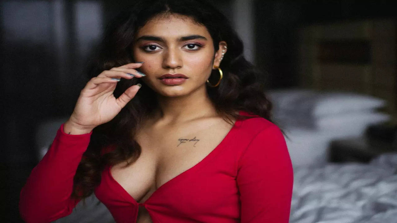 Priya Prakas Sex - Priya Prakash Varrier's latest pictures set the internet ablaze | Malayalam  Movie News - Times of India