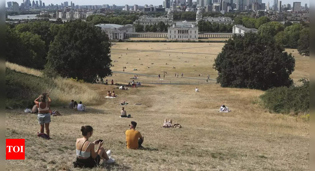 Extreme heat warning goes into effect in UK – Times of India