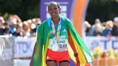 Ethiopia's Gotytom Gebreslase wins world women's marathon