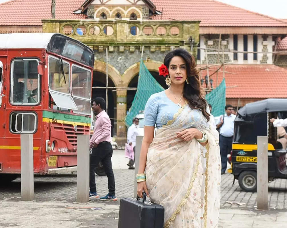 
Mallika Sherawat gets papped at Bandra station as she shoots for her next
