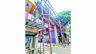 Temple arch eats up nearly half of road in KK Nagar