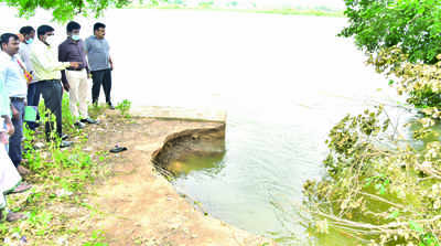 Surplus flow in Cauvery brings down retaining wall in Srirangam