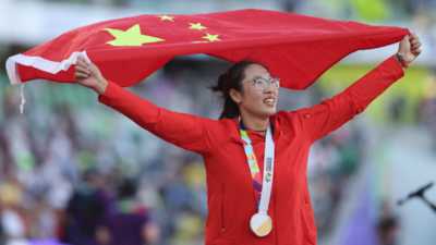 World Athletics Championships: China's Feng Bin stuns women's discus for gold