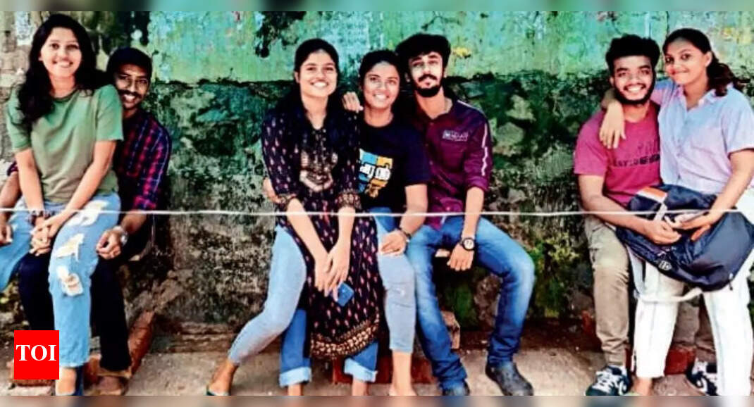 &lsquo;Laptop&rsquo; protest by students in Kerala against moral policing