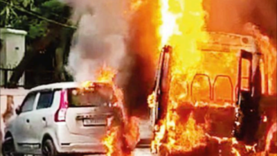 Delhi: Close shave for 21 kids as school bus gutted in Rohini ...