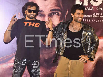 Ranveer praises Vijay's casual chappal swag