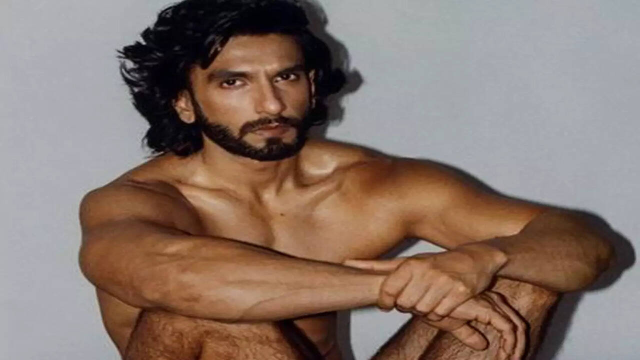 Ranveer Singh's nude photoshoot sparks a meme-fest on Twitter | Hindi Movie  News - Times of India