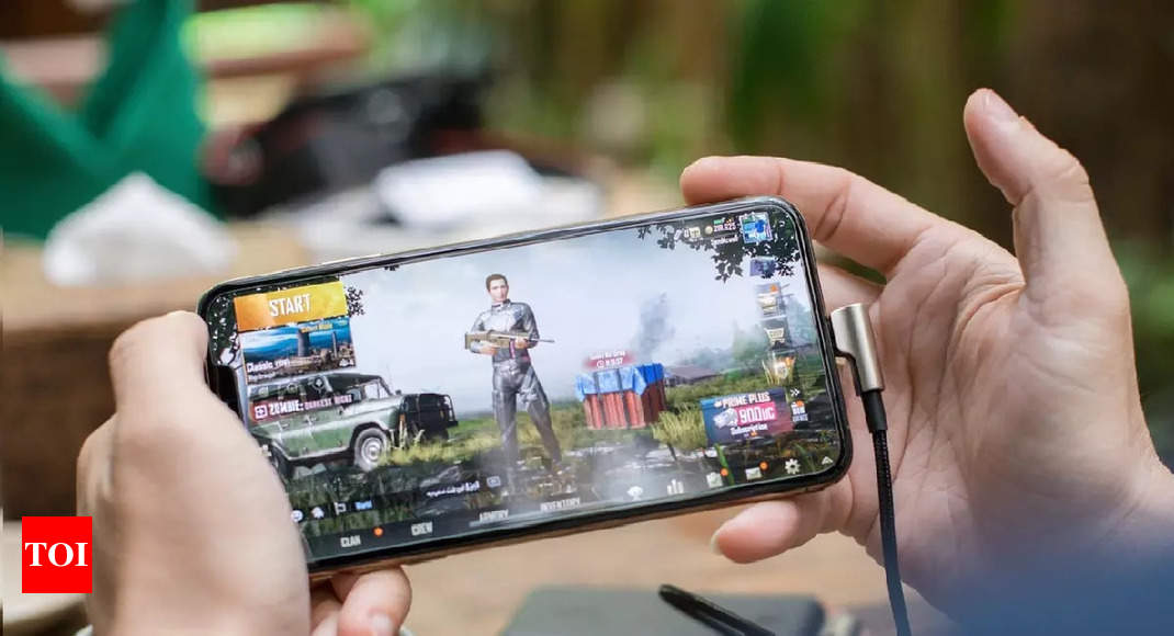 Fortnite now available to everyone on iOS via GeForce Now cloud streaming -  The Verge