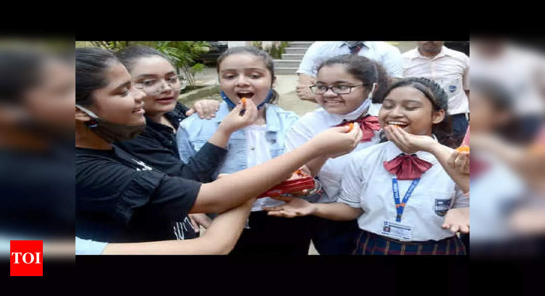 Celebrations across the schools after CBSE Grade X and XII results – Times of India