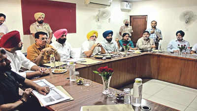 Set up 24x7 cell to redress flooding: Minister to Ludhiana municipal corporation