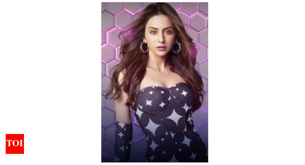 Rakul Preet sizzles in 'Mashooka' video, motion poster out | Hindi ...