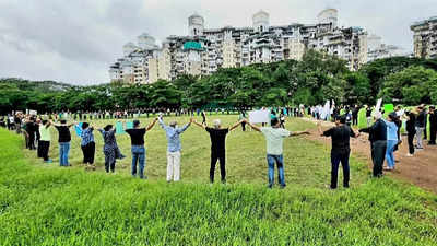Navi Mumbai: Greens form human chain to save CRZ plot from sale by Cidco
