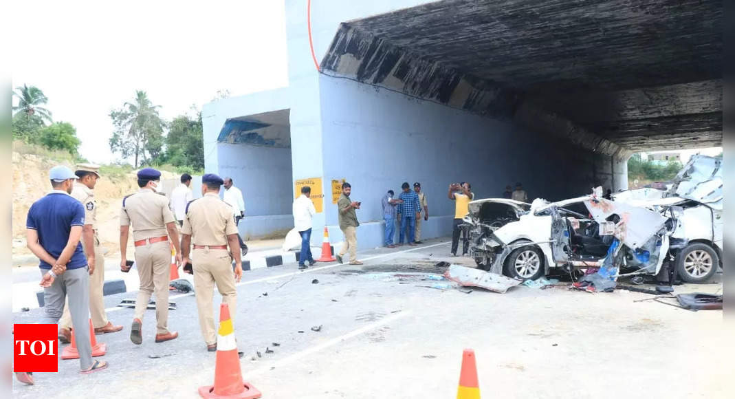 Karnataka cops killed in road accident near Tirupati