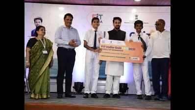 Anurag Thakur felicitates winners of Fit India Quiz in Mumbai