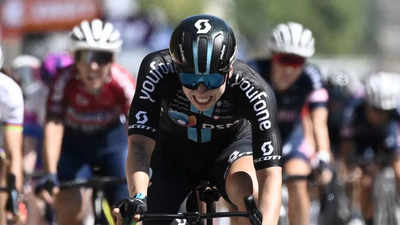 Dutch rider Lorena Wiebes wins first stage of women's Tour de France