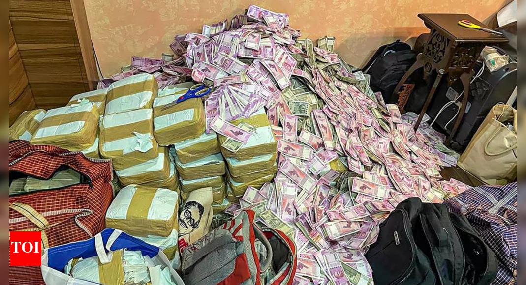 School jobs scam: Residents stunned as truck takes away 15 trunks loaded with cash, gold