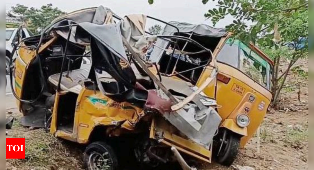 Tamil Nadu: Two killed as car rams into two share autos on East Coast ...