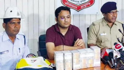 Raipur: Traffic cop returns Rs 45 lakh found on road