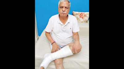 Delhi: Senior citizen falls into open manhole, bears testimony to Dwarka’s civic mess