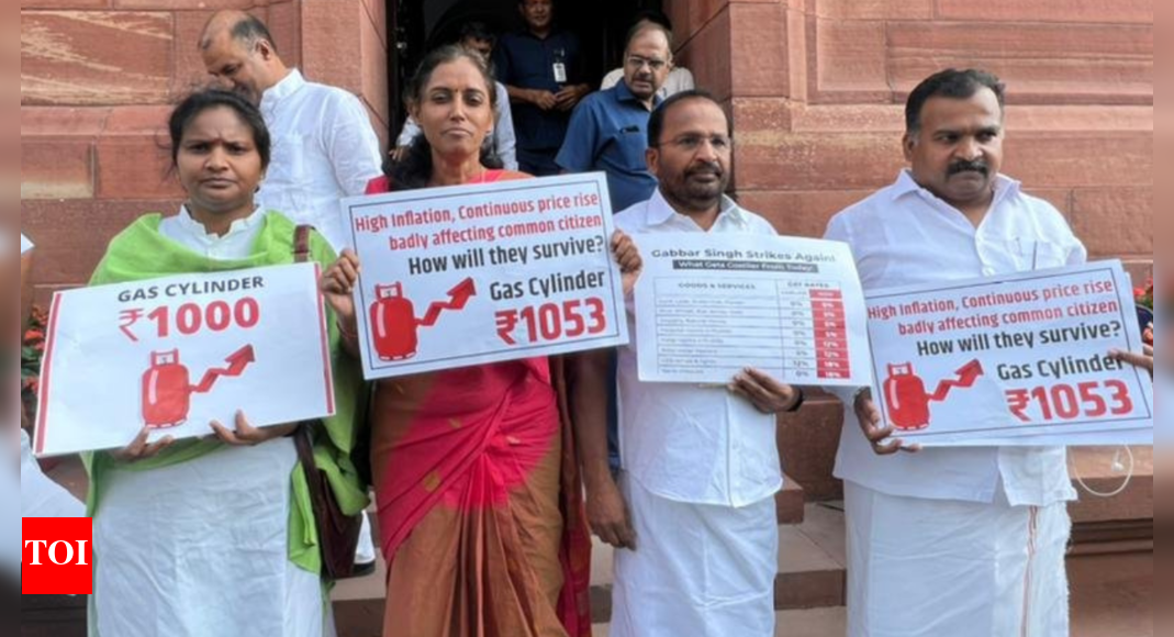 4 Congress MPs suspended from LS for entire Monsoon session