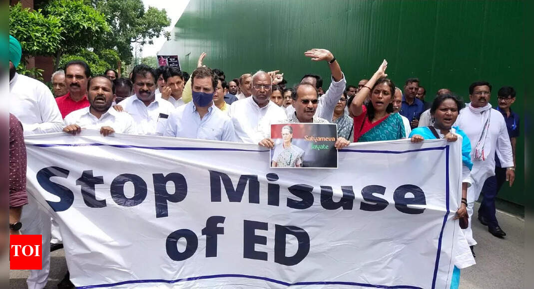 Police detain Rahul, other protesting Cong leaders: Key pts