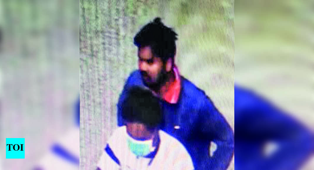 Chain Snatcher On The Run Stabs Cop; 2 Held | Hyderabad News - Times of ...