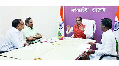 Shivraj: No effort be spared to expand health facilities