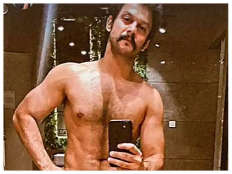 Addinath Kothare shares a shirtless picture and shows off his chiseled body in this mirror selfie