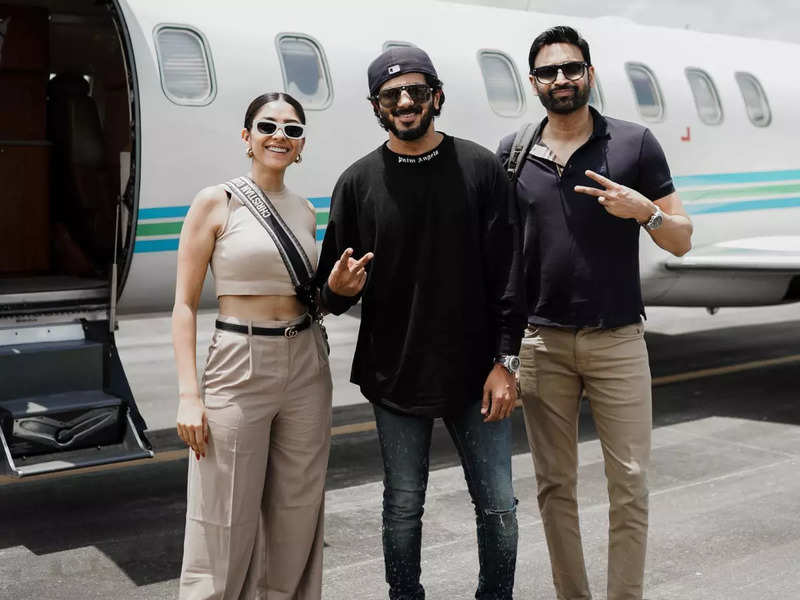 Dulquer Salmaan and Mrunal Thakur land in Kochi for the pre-release event of ‘Sita Ramam’