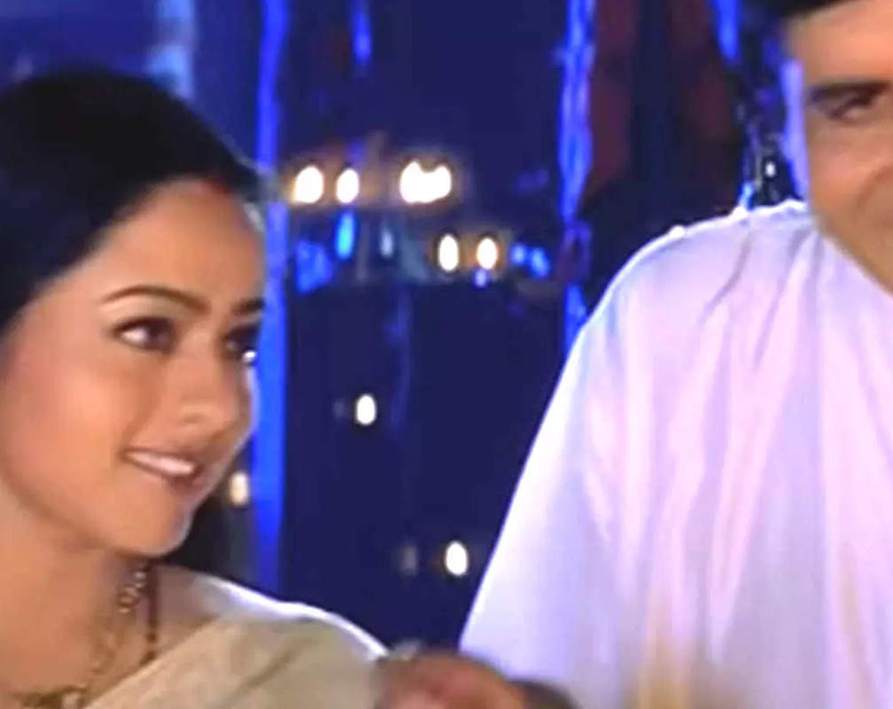 
Did you know 'Sooryavansham' lead actress Soundarya didn’t know Hindi and Rekha dubbed her dialogues in the film?
