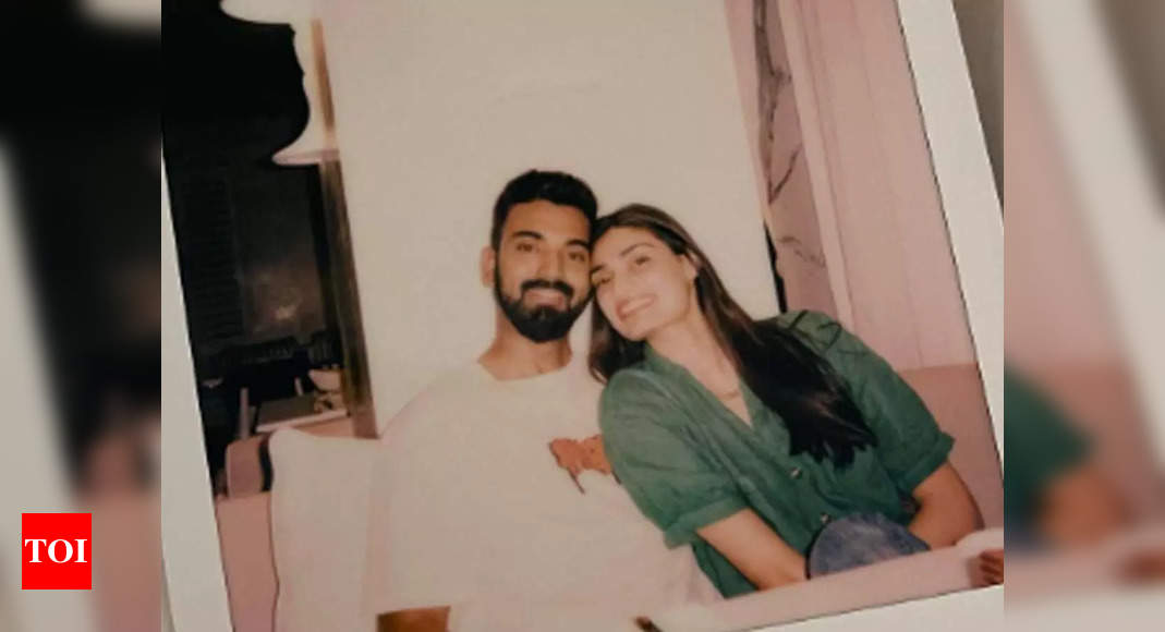 Athiya Shetty shares an adorable picture with her ‘favourite one’ KL Rahul – Times of India