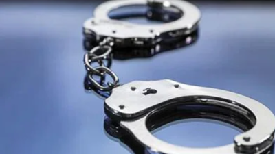 Gurugram: 2 hold liquor shop staff at gunpoint, steal Rs 67,000, arrested