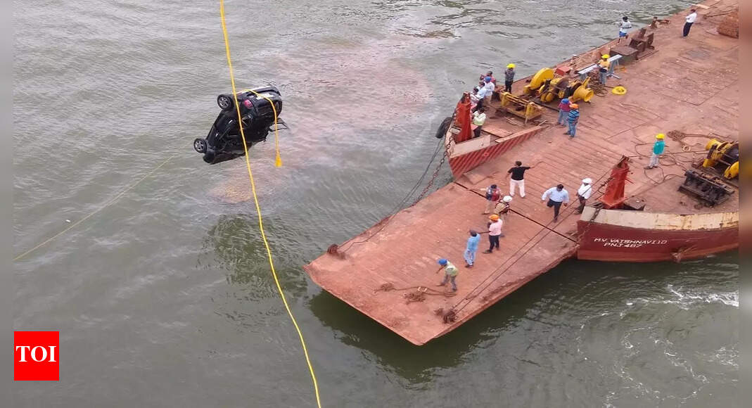 Goa Accident News: 4 killed after SUV falls into zuari river | Goa News ...