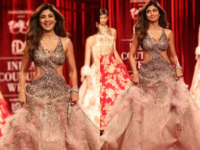 Shilpa Shetty sizzles on the ramp at ICW 2022