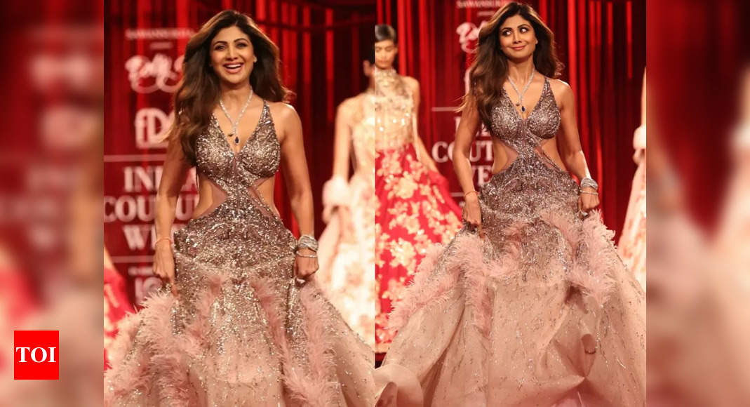 Shilpa Shetty sizzles on the ramp for Dolly J at FDCI India Couture Week 2022 – Times of India