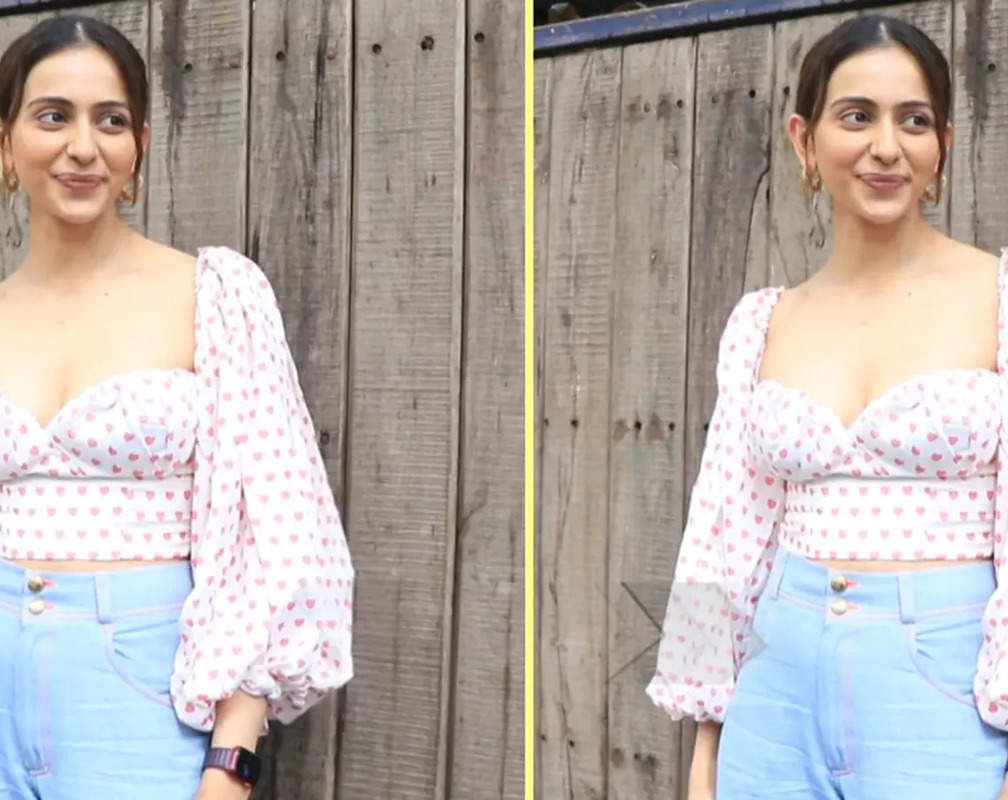 
Rakul Preet dons baby pink coloured corset top paired with jeans, gets clicked in Mumbai
