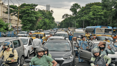 Central Kolkata comes to a standstill as afternoon rallies hit traffic