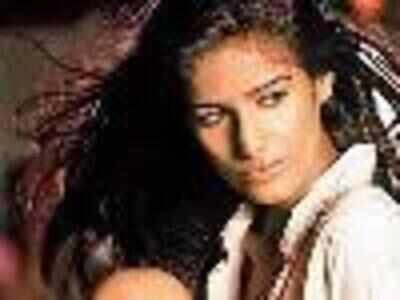 My parents don't know about my MMS: Poonam Pandey - Times of India