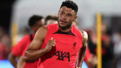 Liverpool midfielder Alex Oxlade-Chamberlain out with hamstring injury