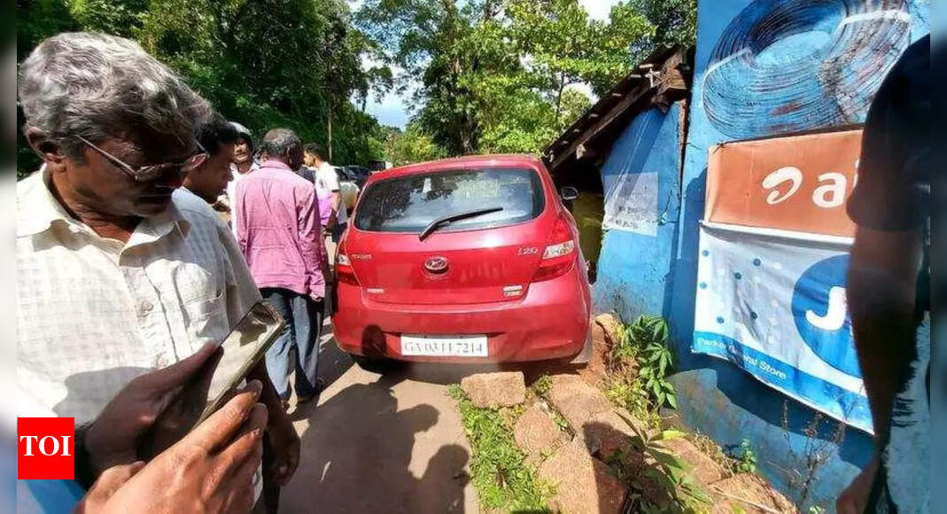 Policeman’s car hits house in Goa | Goa News - Times of India