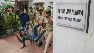 40 ABVP activists storm Karnataka minister's home, demand ban on PFI