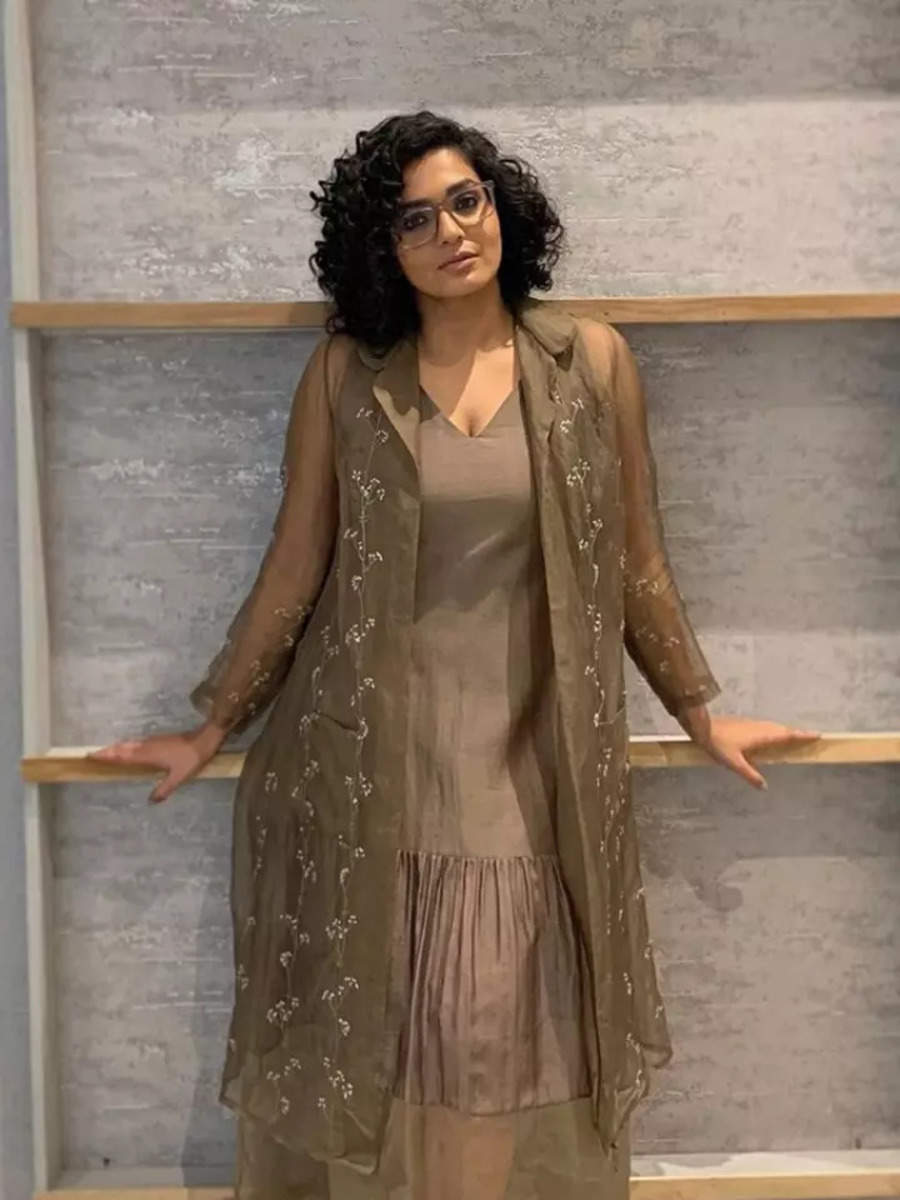 Ten Pretty Pictures of ‘Dhoota’ actress Parvathy Thiruvothu