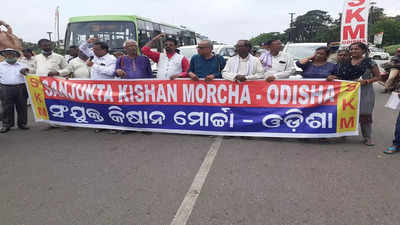 Odisha: Farmers' body holds demo demanding legal guarantee of MSP